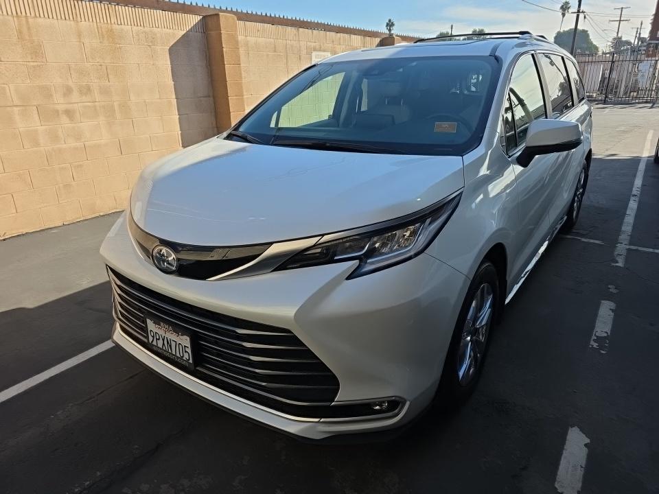 2024 Toyota Sienna Limited FWD