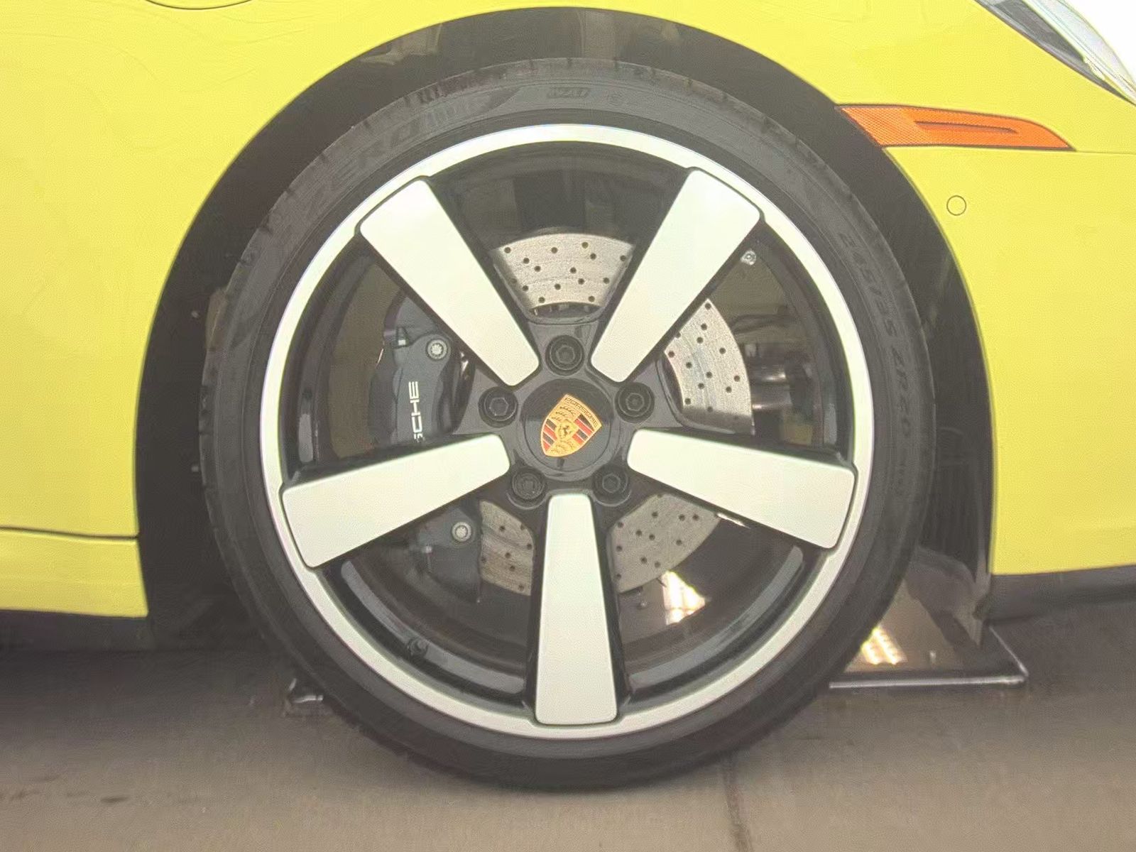 2025 Porsche 911 Carrera RWD