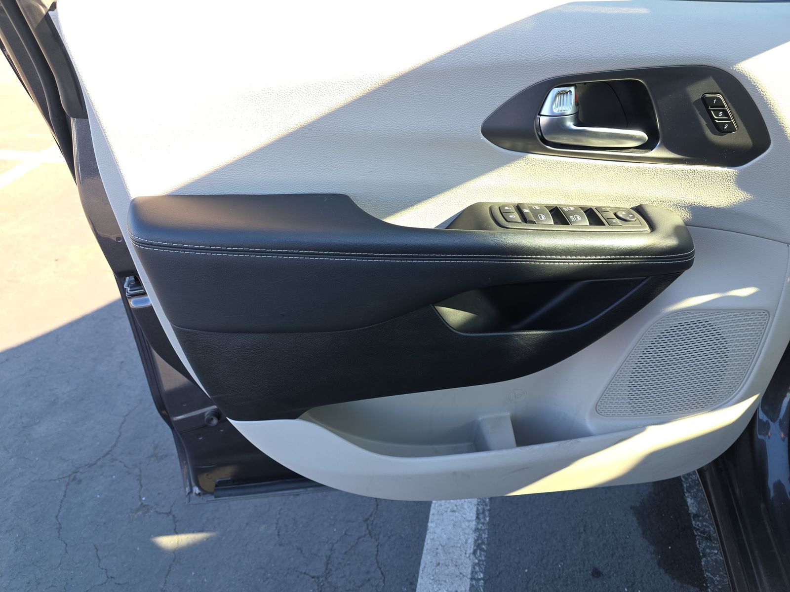 2023 Chrysler Pacifica Touring L FWD