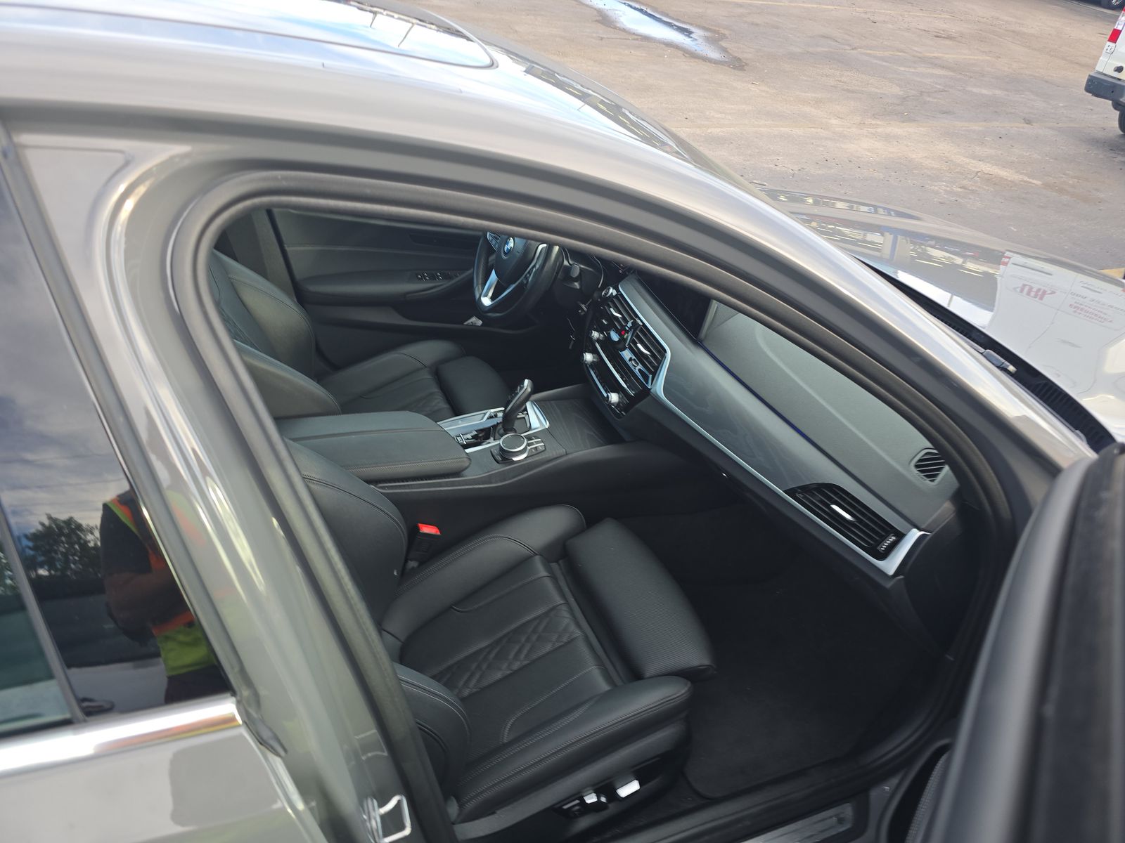 2022 BMW 5 Series 530i RWD