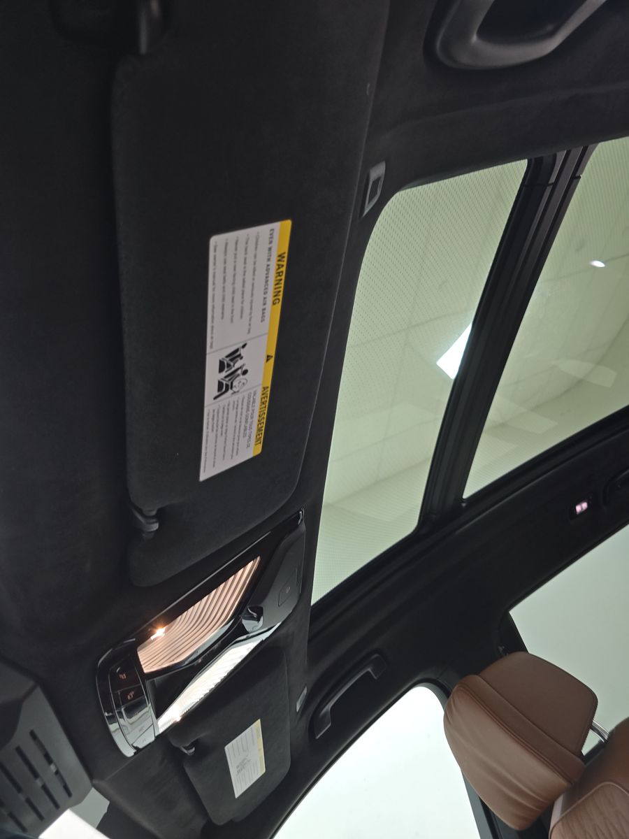 2025 BMW X7 M60i AWD