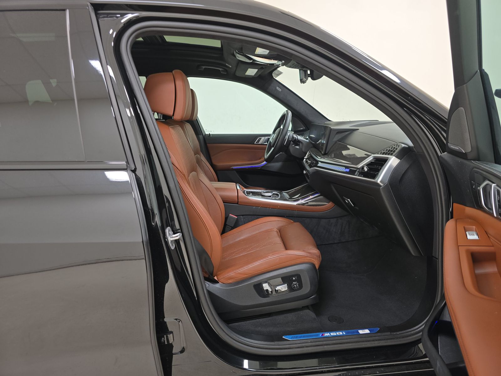 2025 BMW X7 M60i AWD