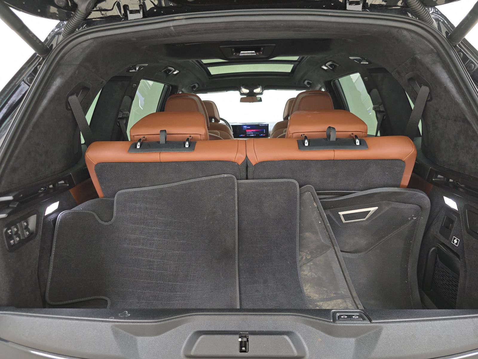 2025 BMW X7 M60i AWD