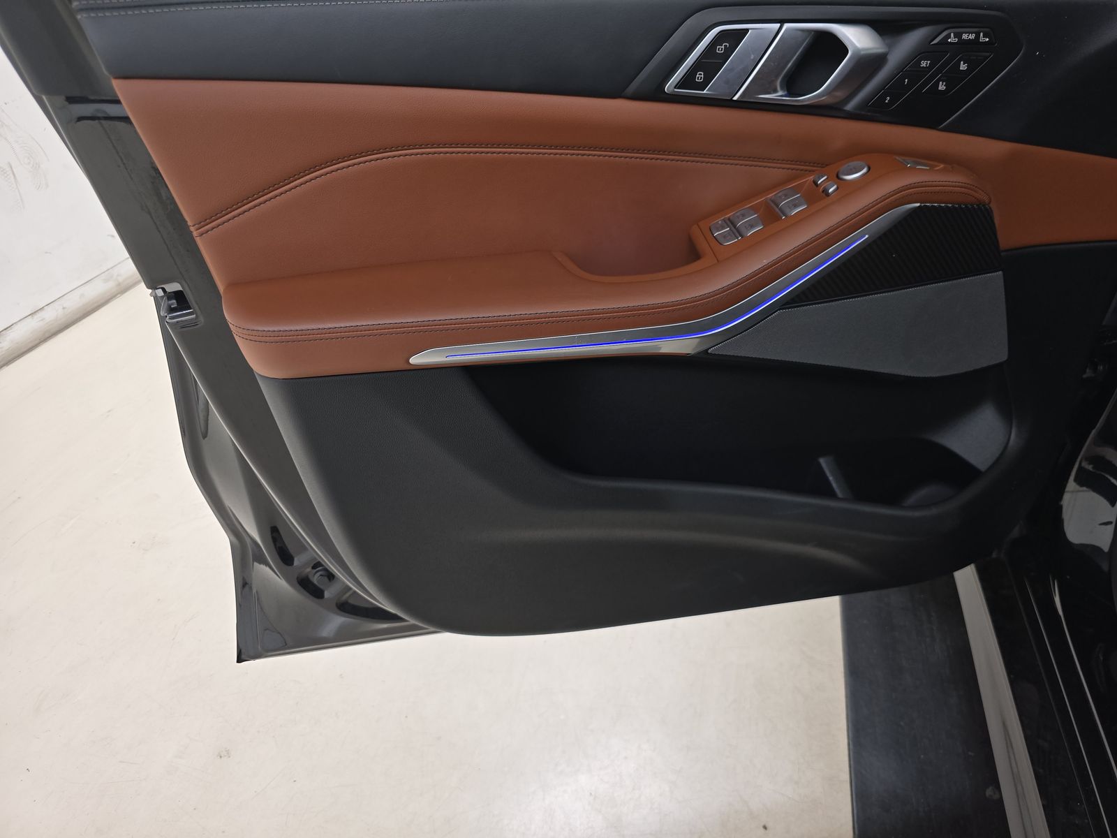 2025 BMW X7 M60i AWD