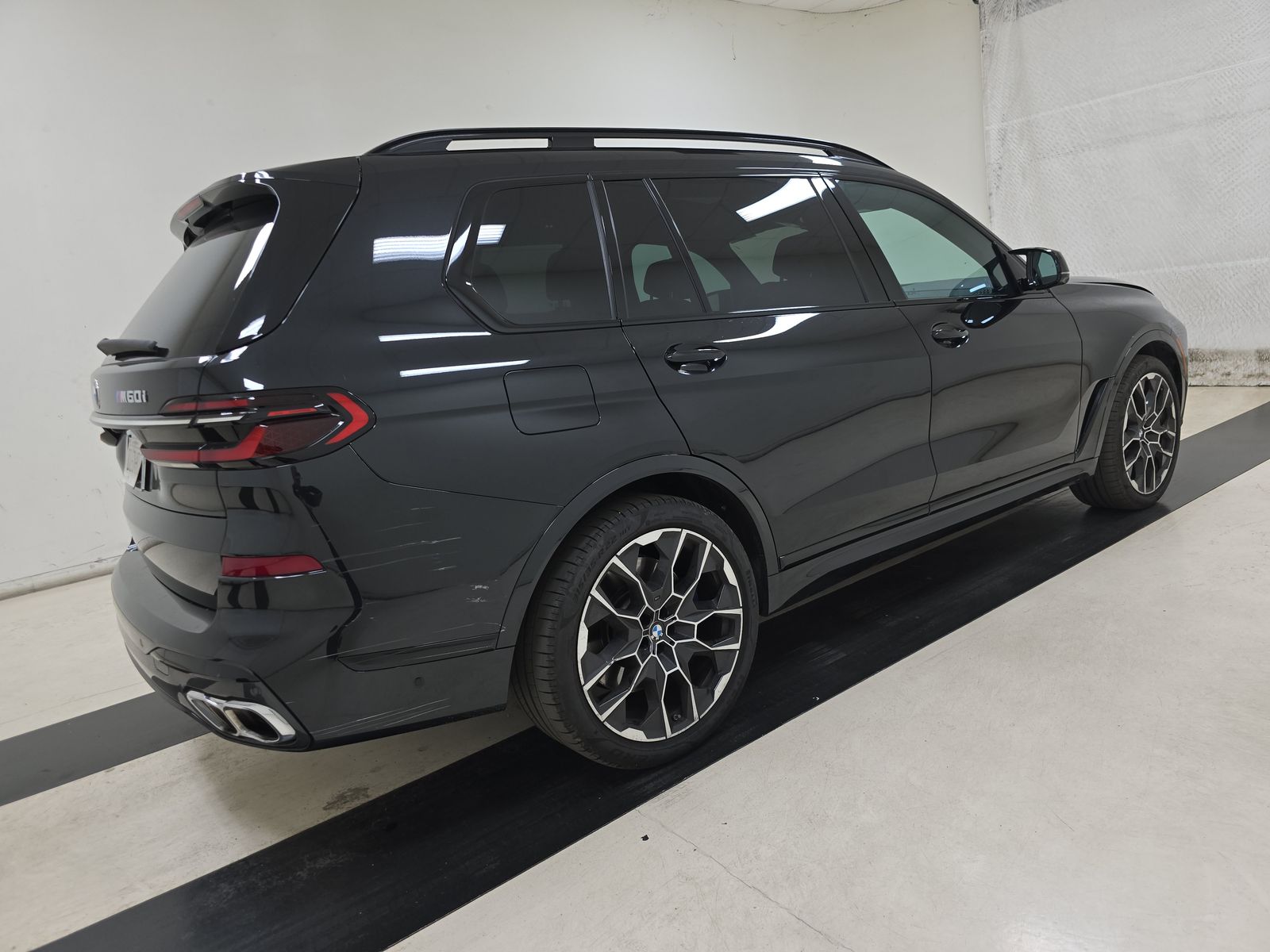 2025 BMW X7 M60i AWD