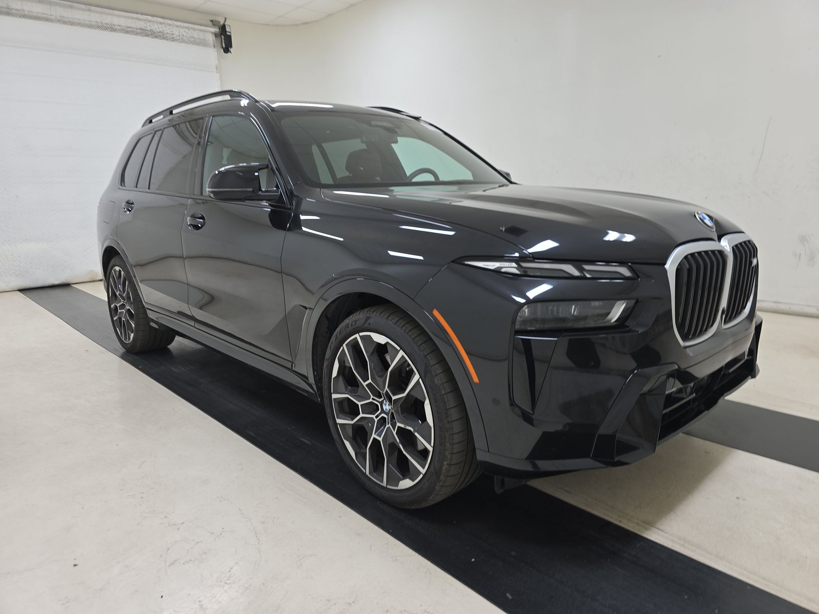 2025 BMW X7 M60i AWD