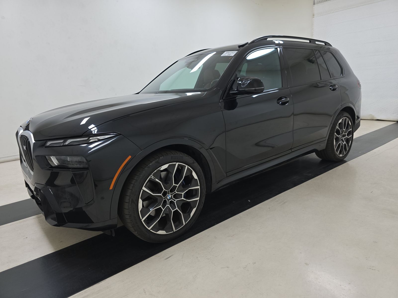 2025 BMW X7 M60i AWD