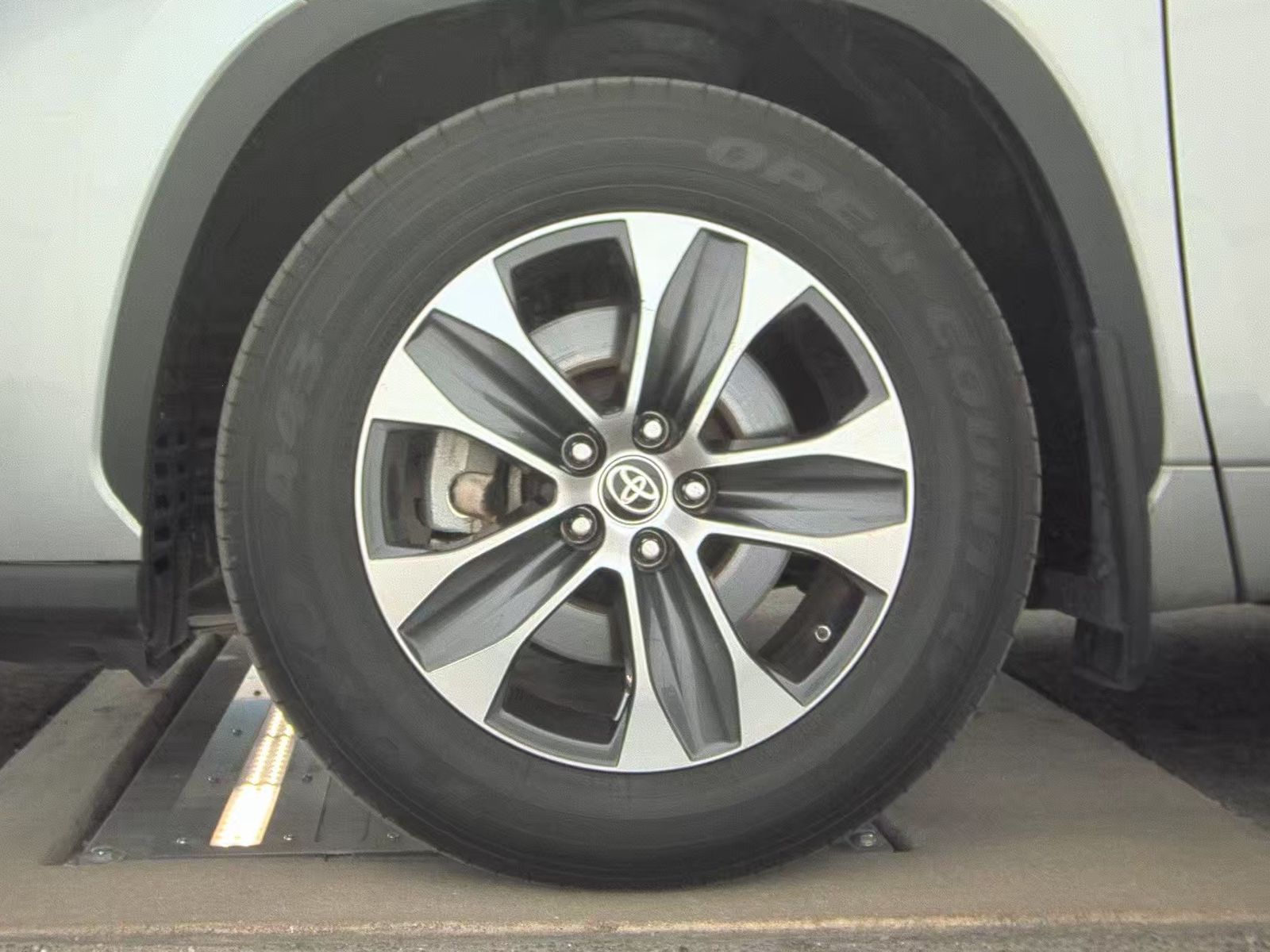 2023 Toyota Highlander Hybrid XLE AWD