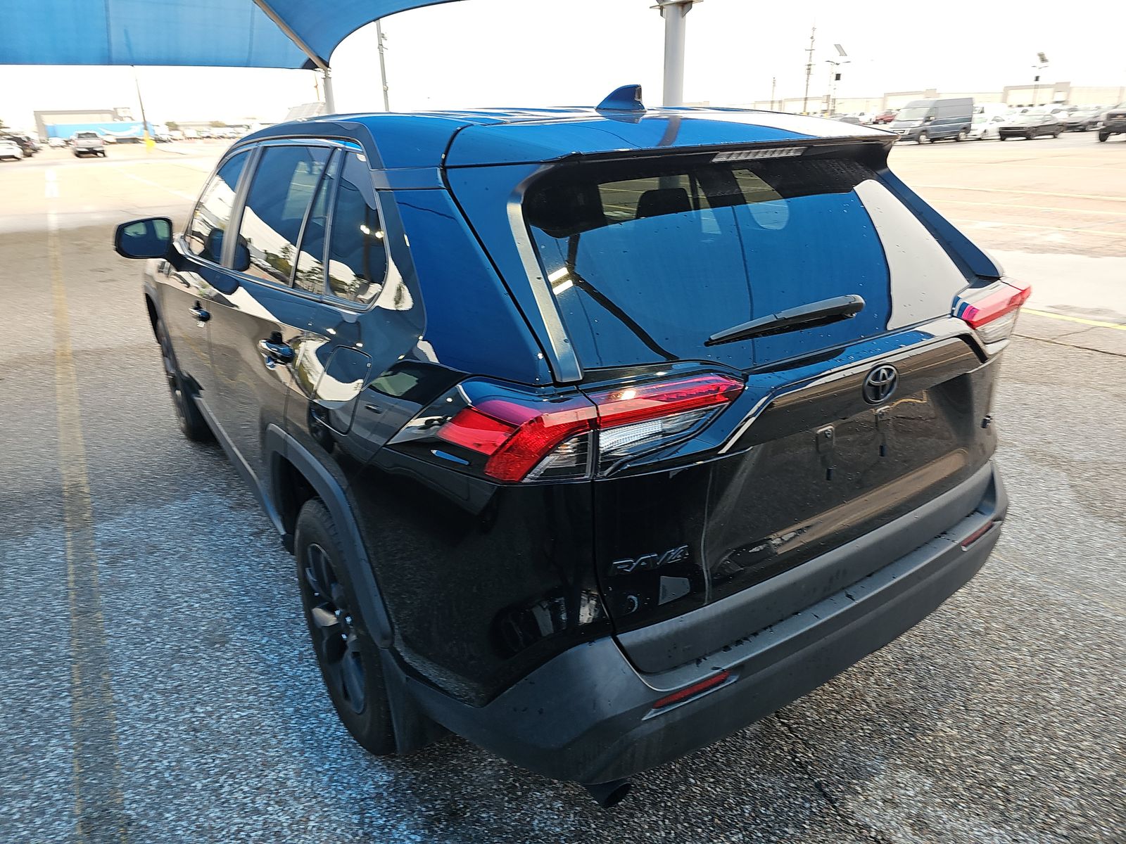 2023 Toyota RAV4 LE FWD