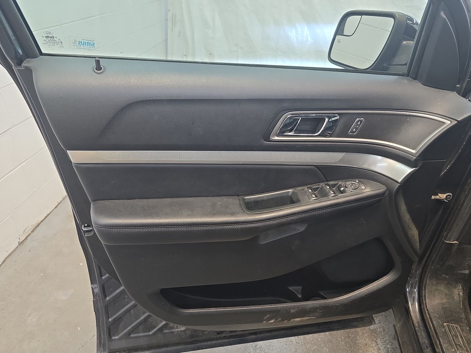 FORD EXPLORER - 10