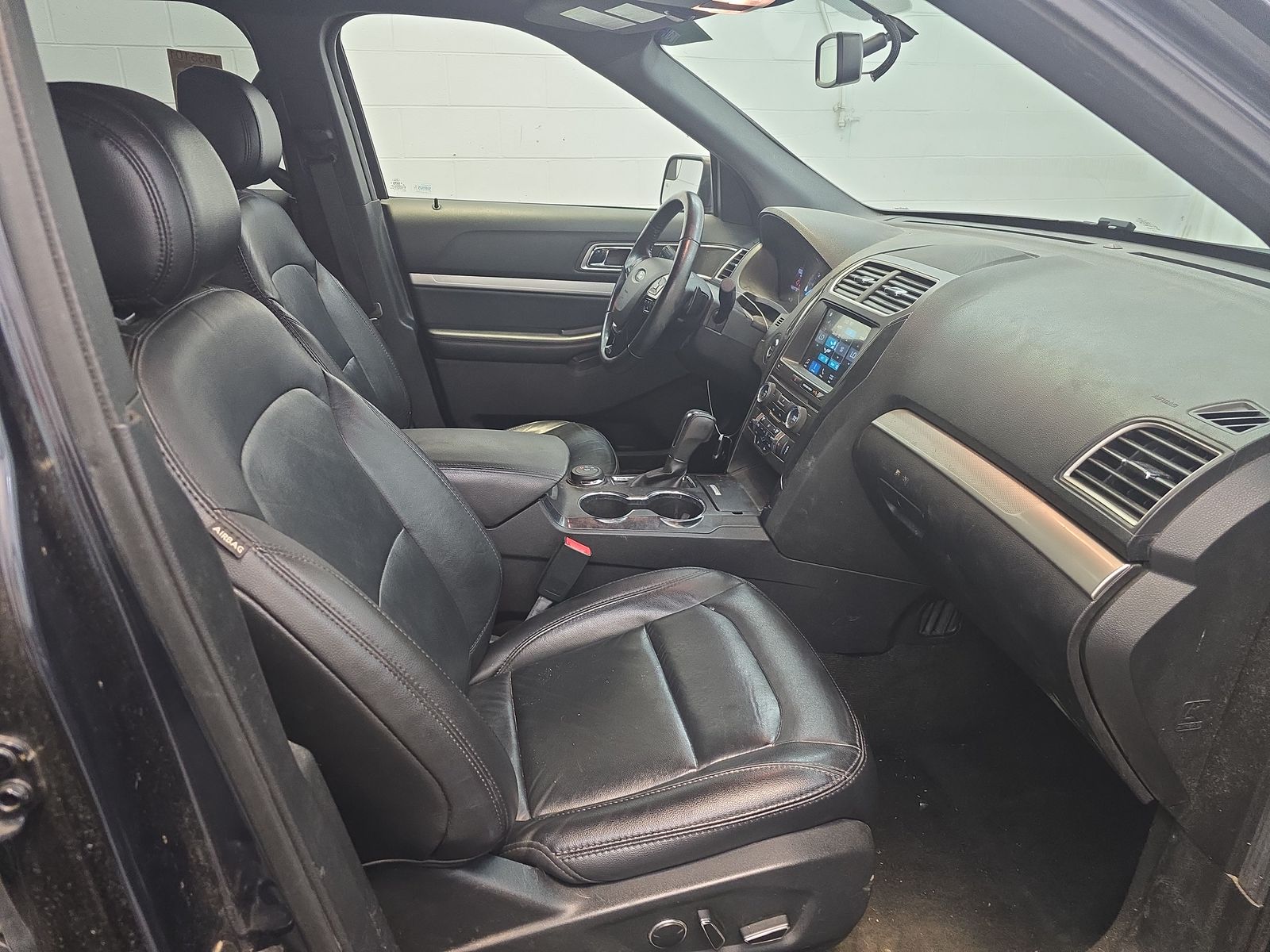FORD EXPLORER - 9