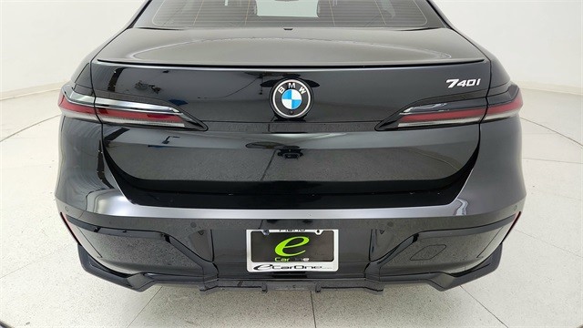 2024 BMW 7 Series 740i RWD