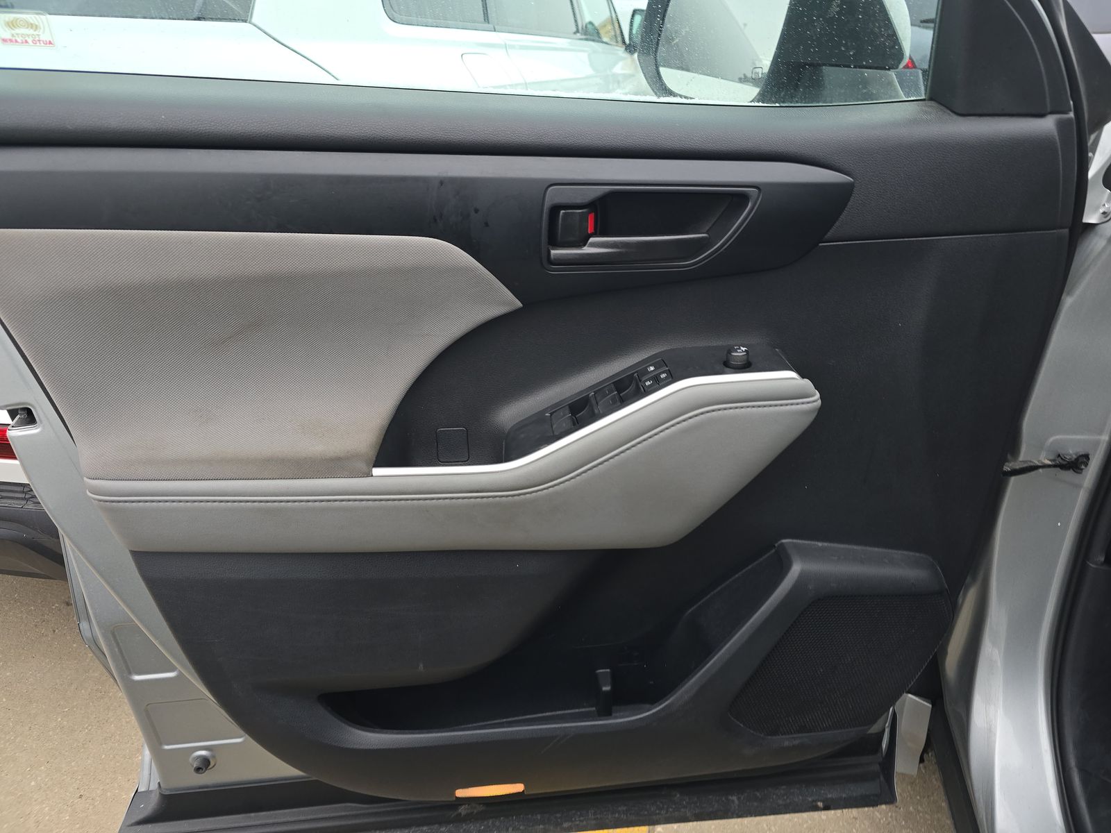 2020 Toyota Highlander LE FWD