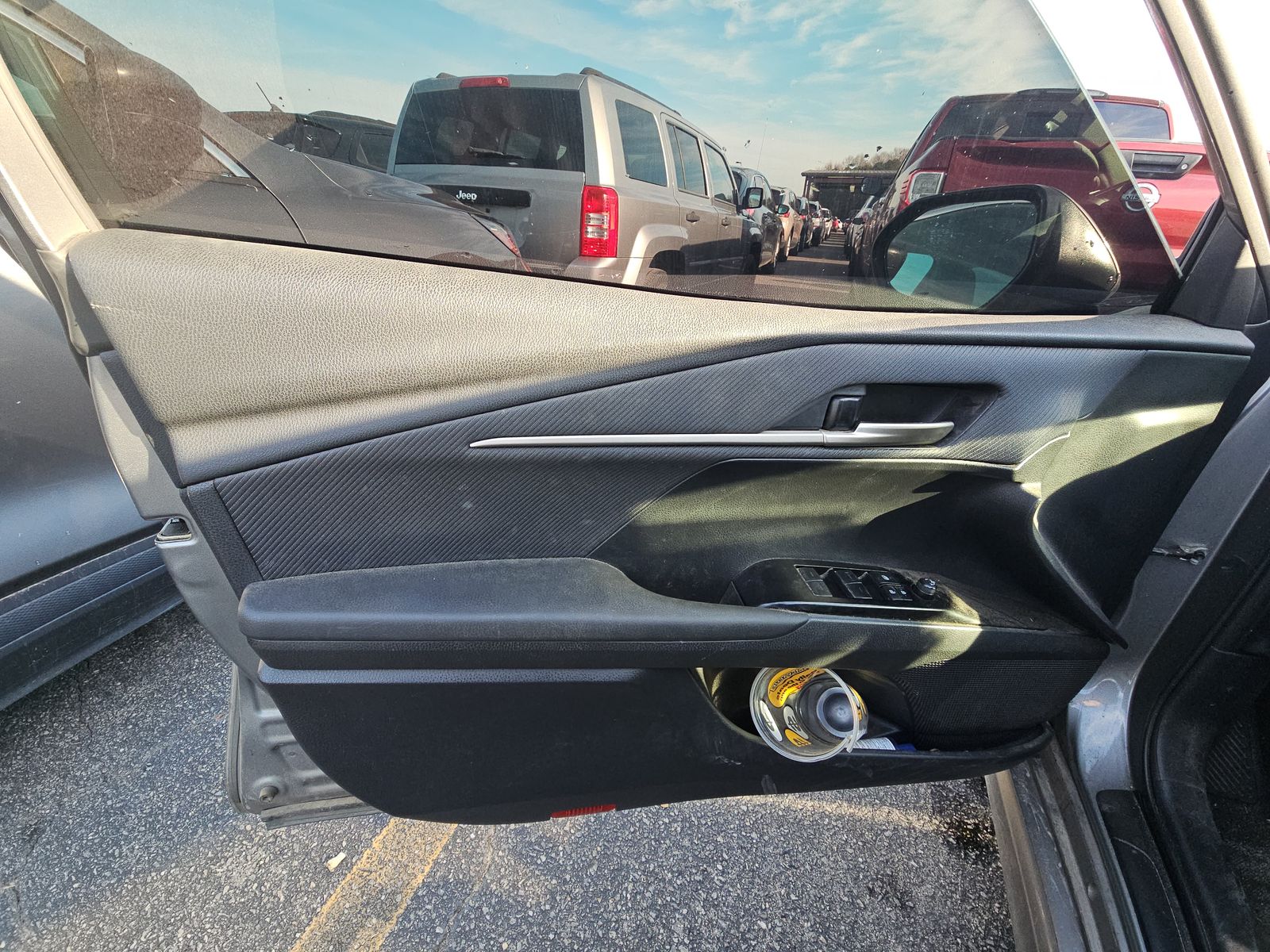 2025 Toyota Camry SE FWD