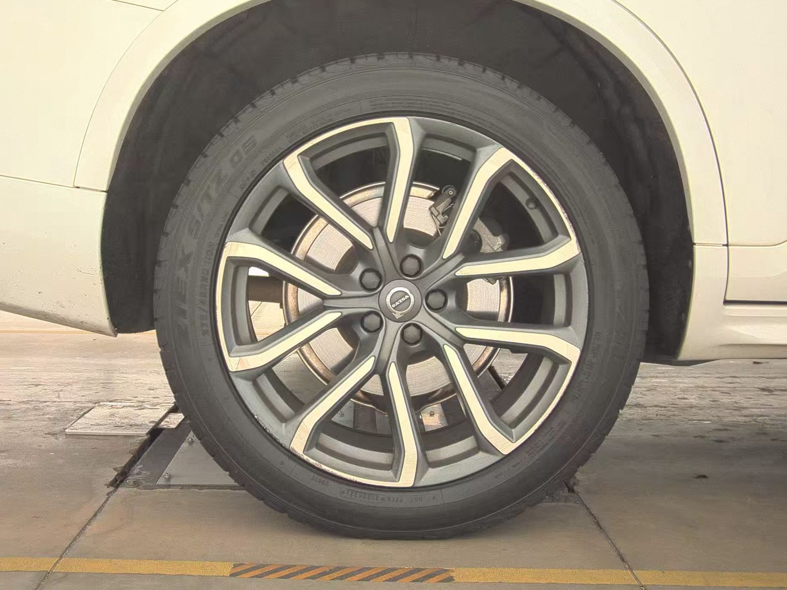 2019 Volvo XC90 T5 Momentum FWD