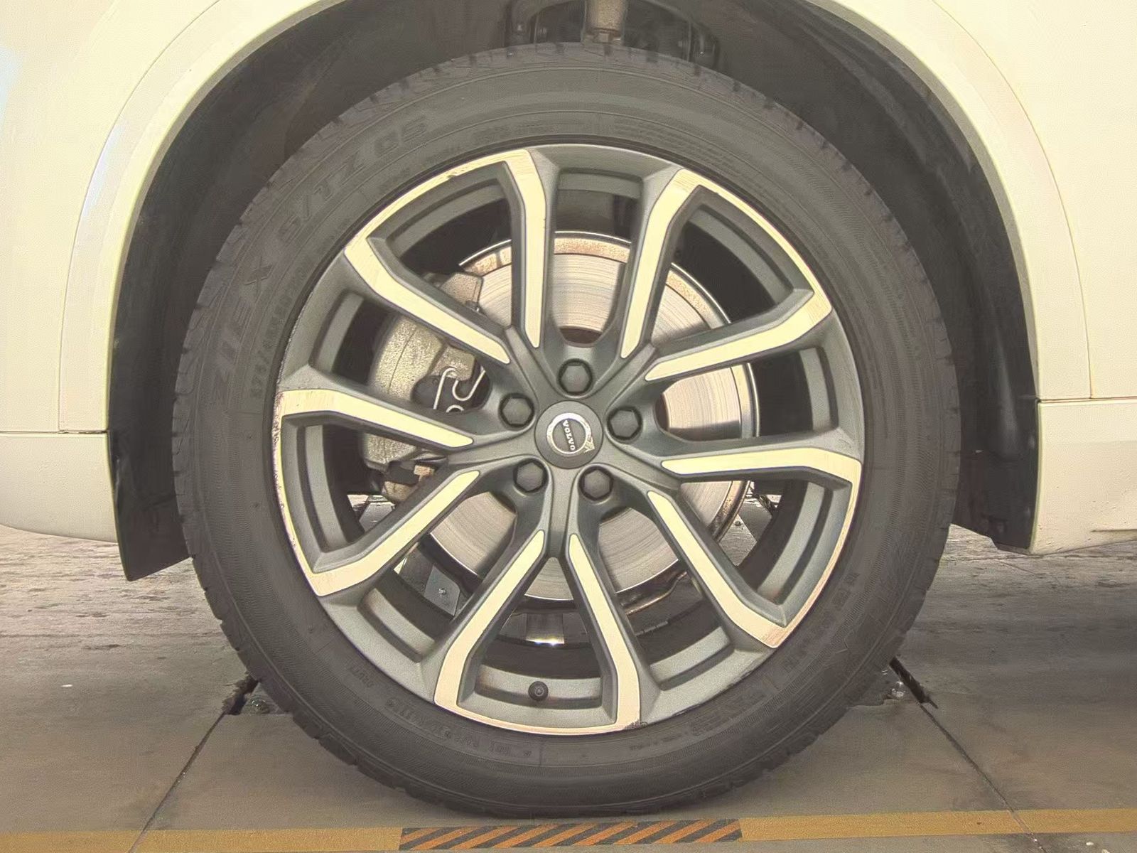 2019 Volvo XC90 T5 Momentum FWD