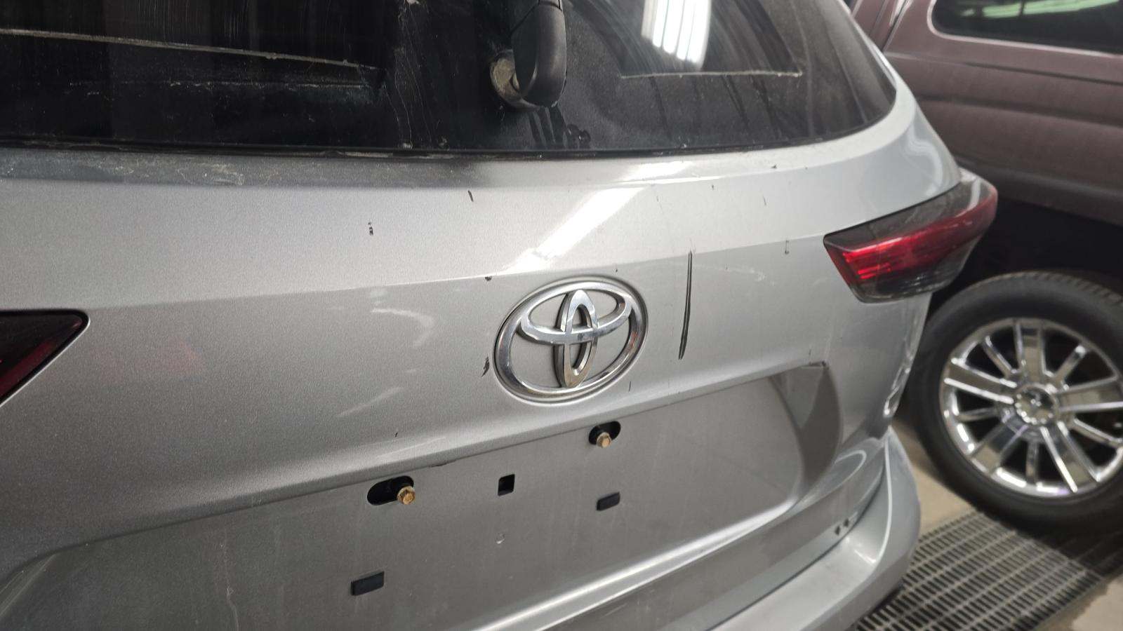 2020 Toyota Highlander LE FWD