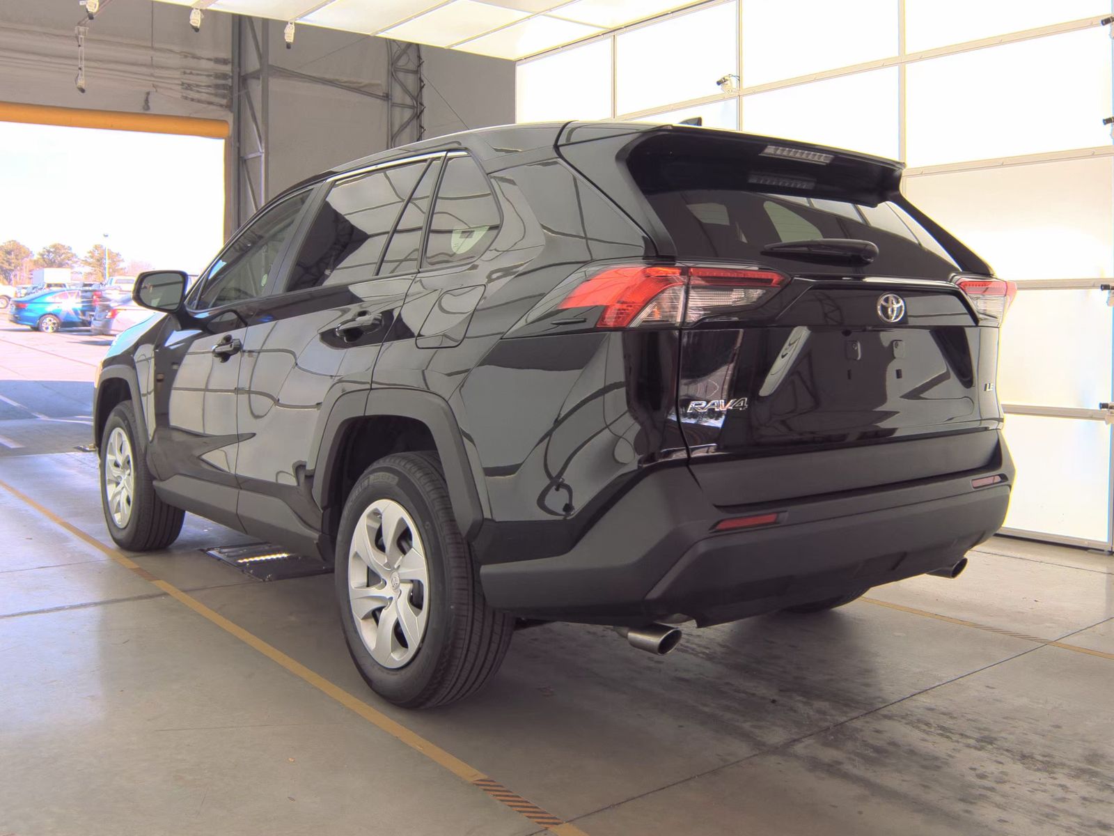 2025 Toyota RAV4 LE FWD