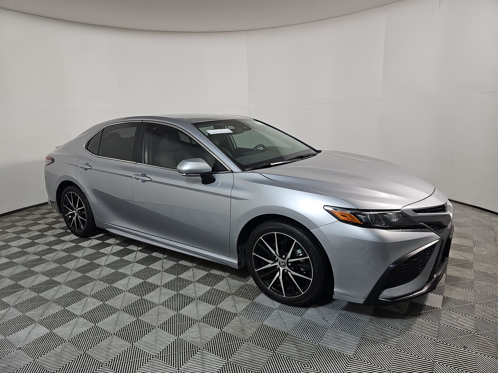 2024 Toyota Camry SE FWD