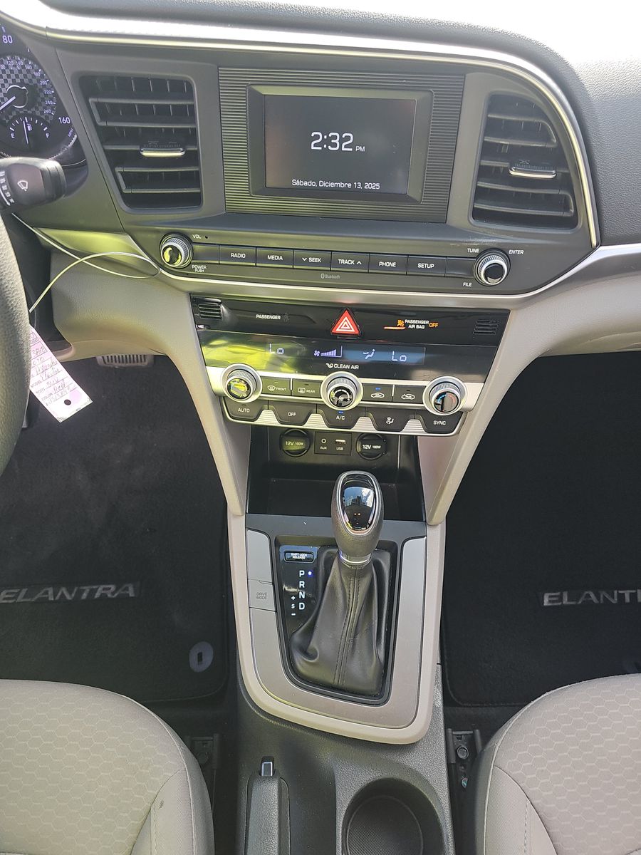 2020 Hyundai Elantra SE FWD