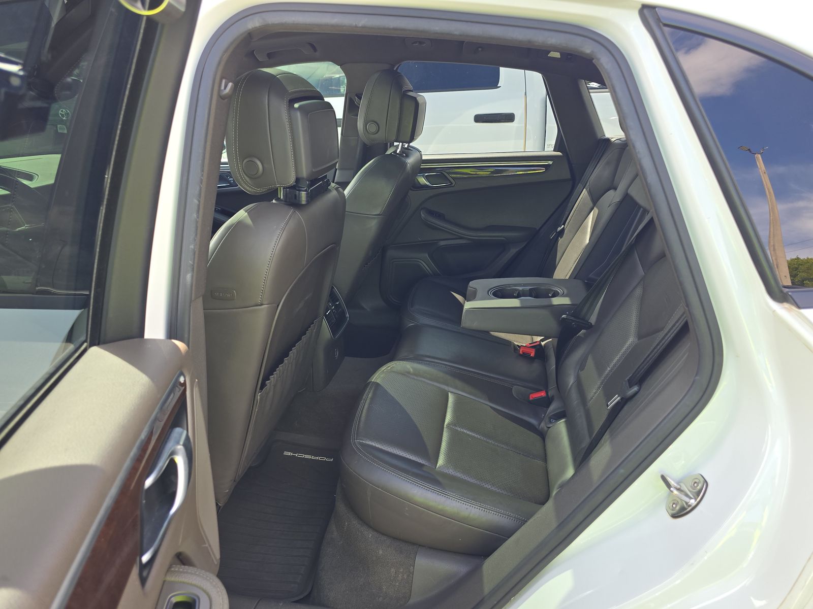 2018 Porsche Macan Base AWD