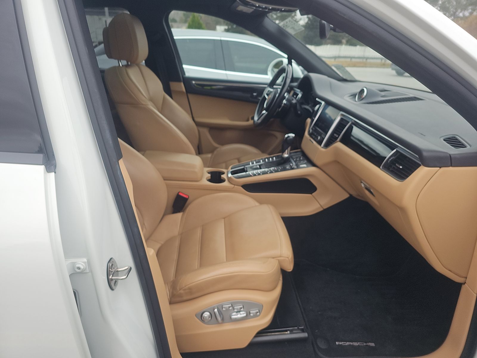 2018 Porsche Macan Base AWD