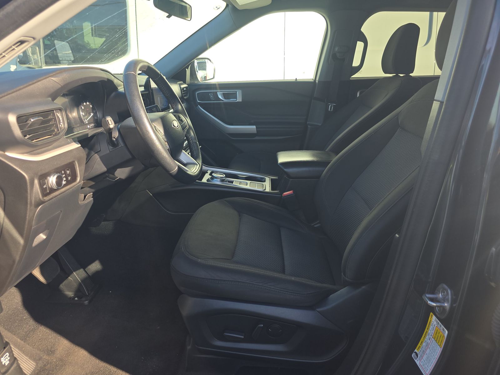 2023 Ford Explorer XLT RWD