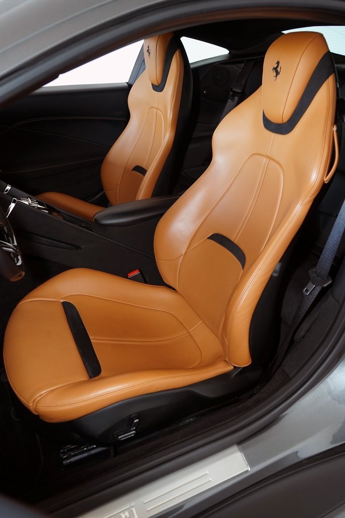 2021 Ferrari Roma Base RWD