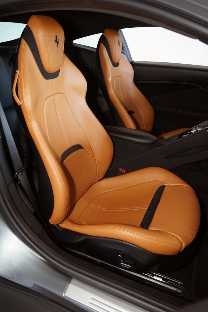 2021 Ferrari Roma Base RWD