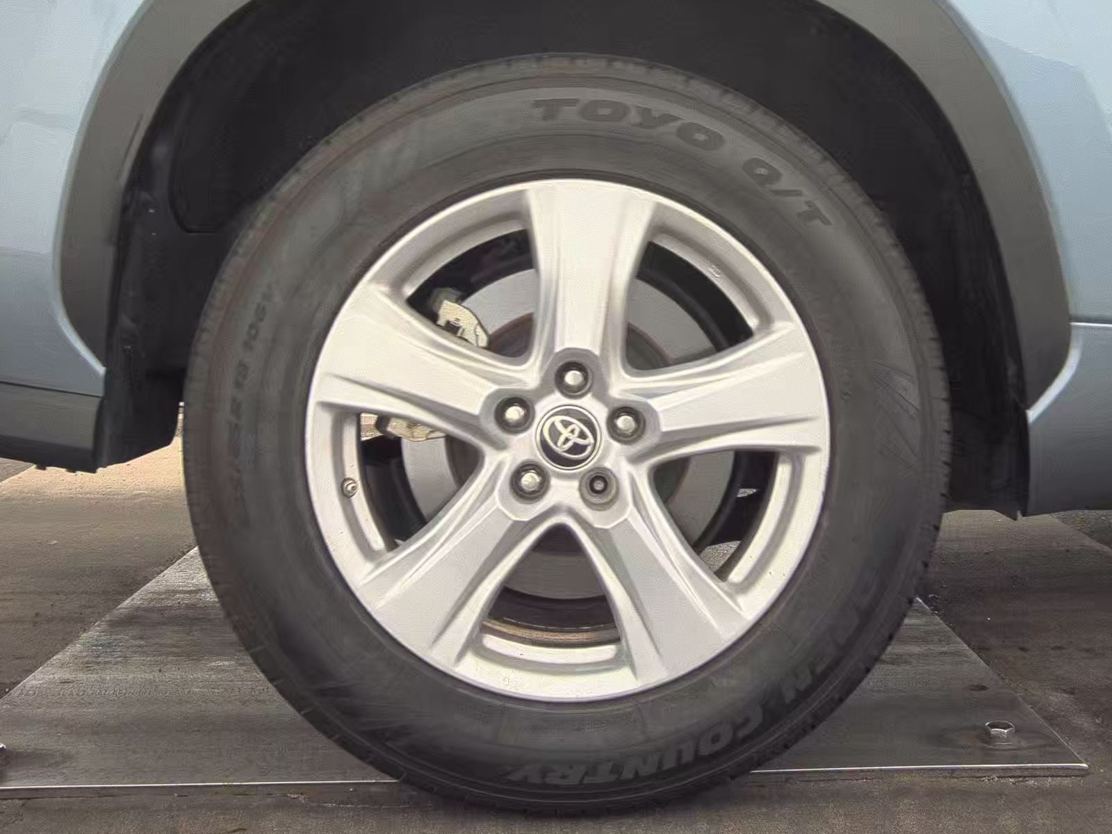 2024 Toyota Highlander LE FWD