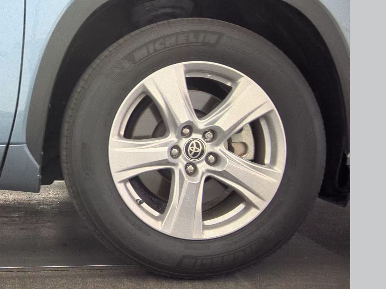 2024 Toyota Highlander LE FWD