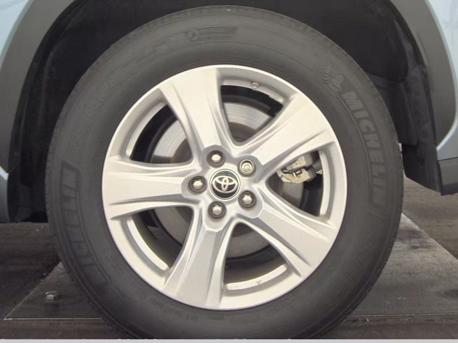 2024 Toyota Highlander LE FWD