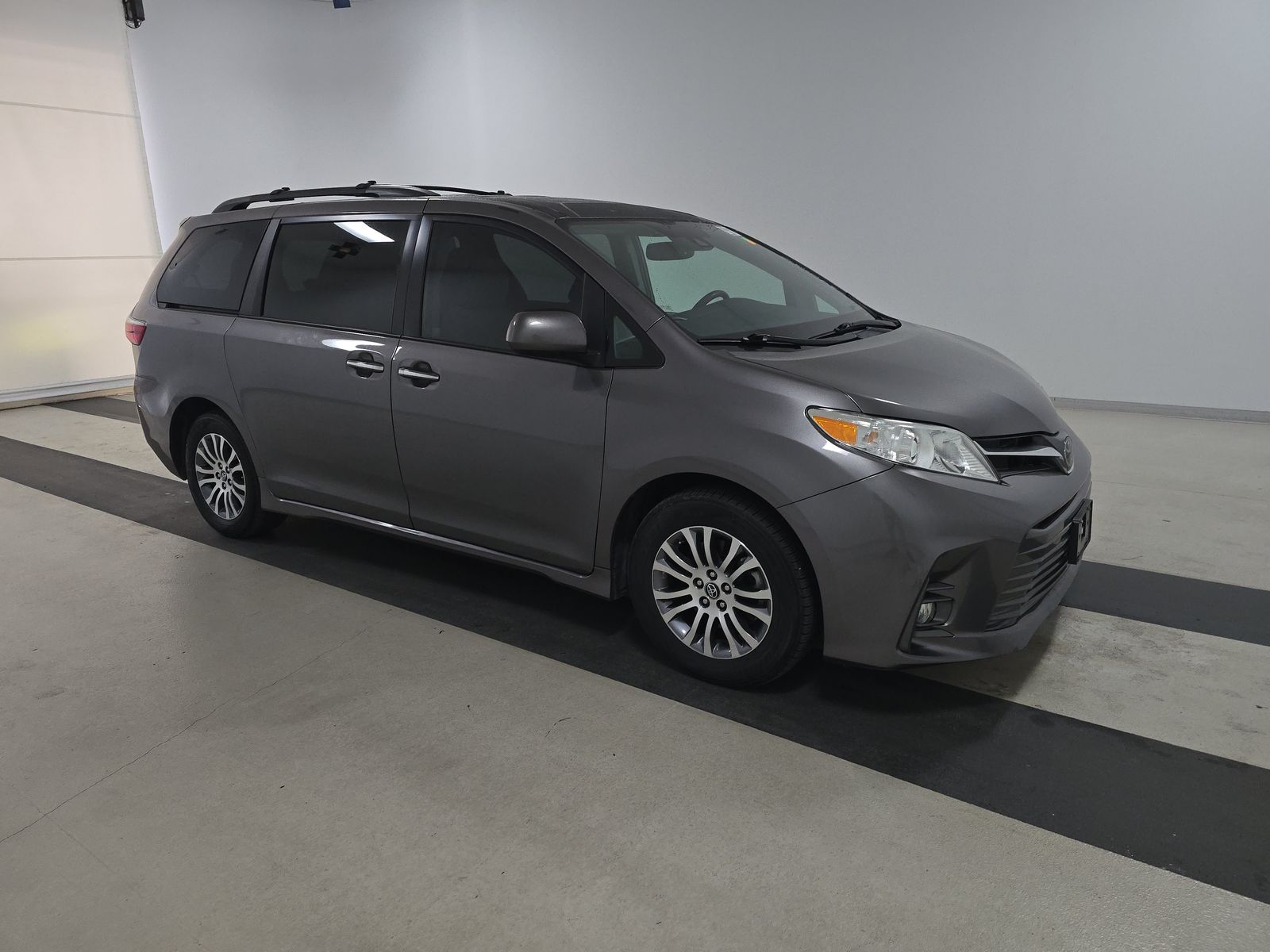 2020 Toyota Sienna XLE Premium FWD