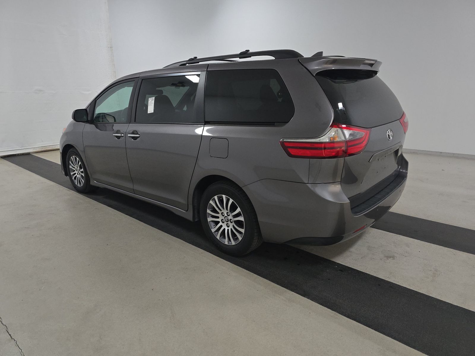 2020 Toyota Sienna XLE Premium FWD