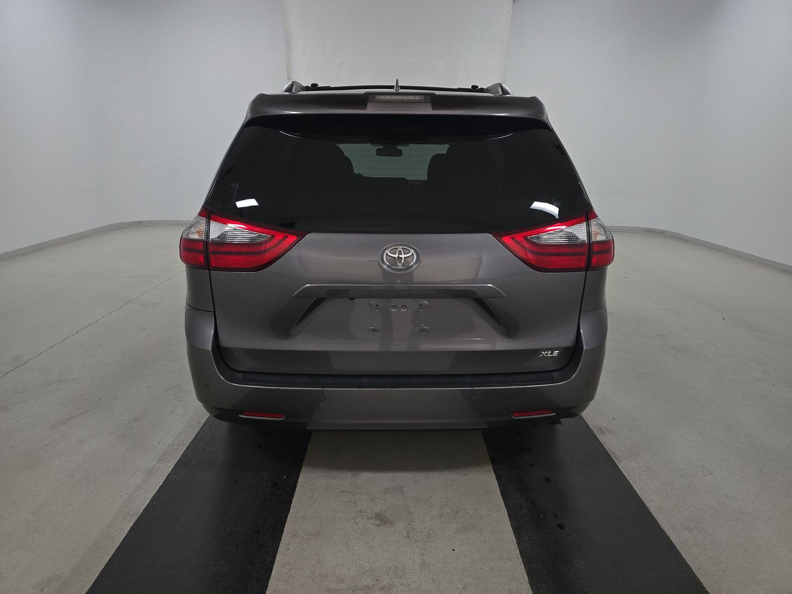 2020 Toyota Sienna XLE Premium FWD