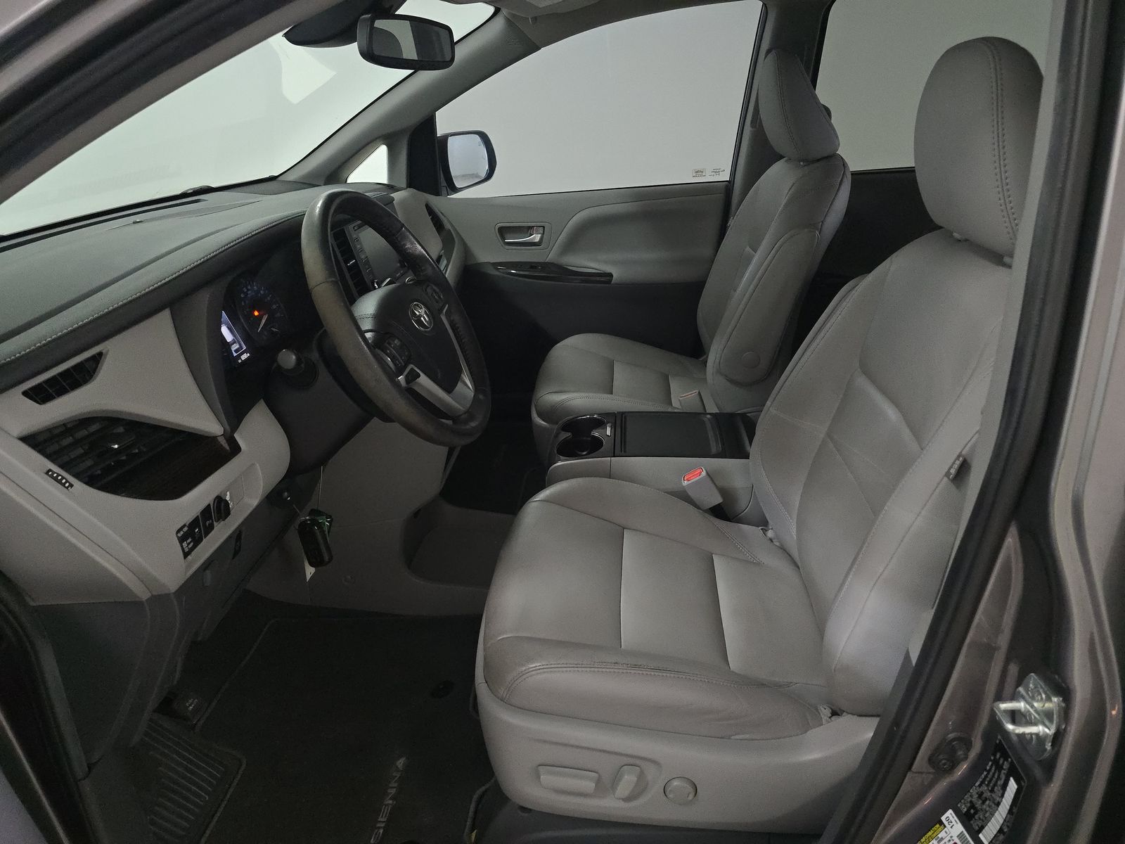 2020 Toyota Sienna XLE Premium FWD