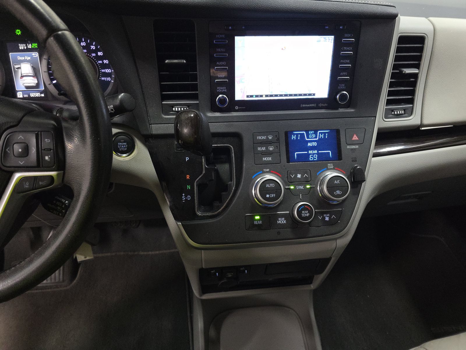 2020 Toyota Sienna XLE Premium FWD