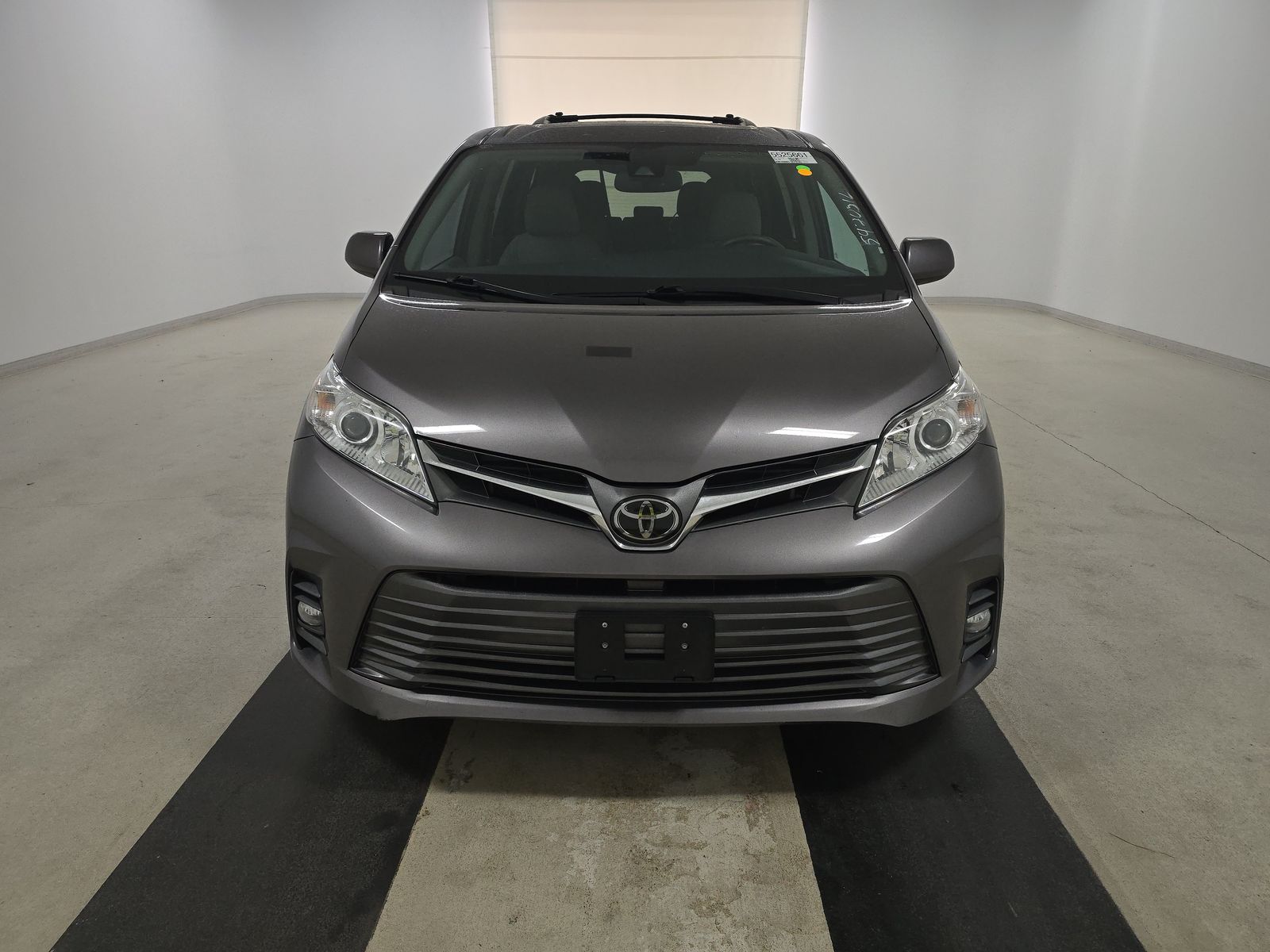 2020 Toyota Sienna XLE Premium FWD