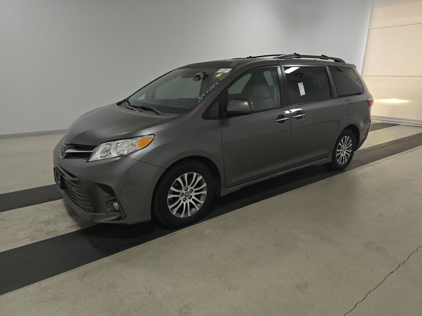 2020 Toyota Sienna XLE Premium FWD