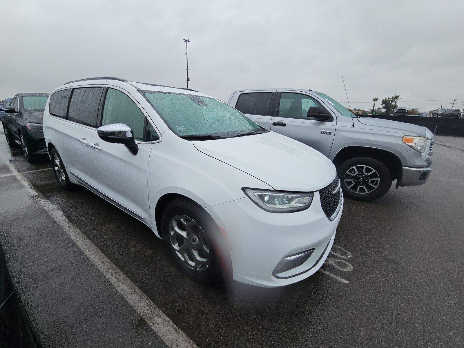 2023 Chrysler Pacifica Limited FWD