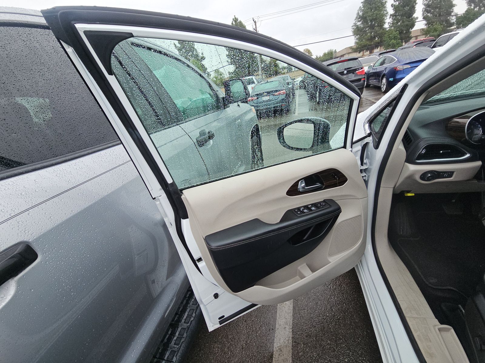 2023 Chrysler Pacifica Limited FWD