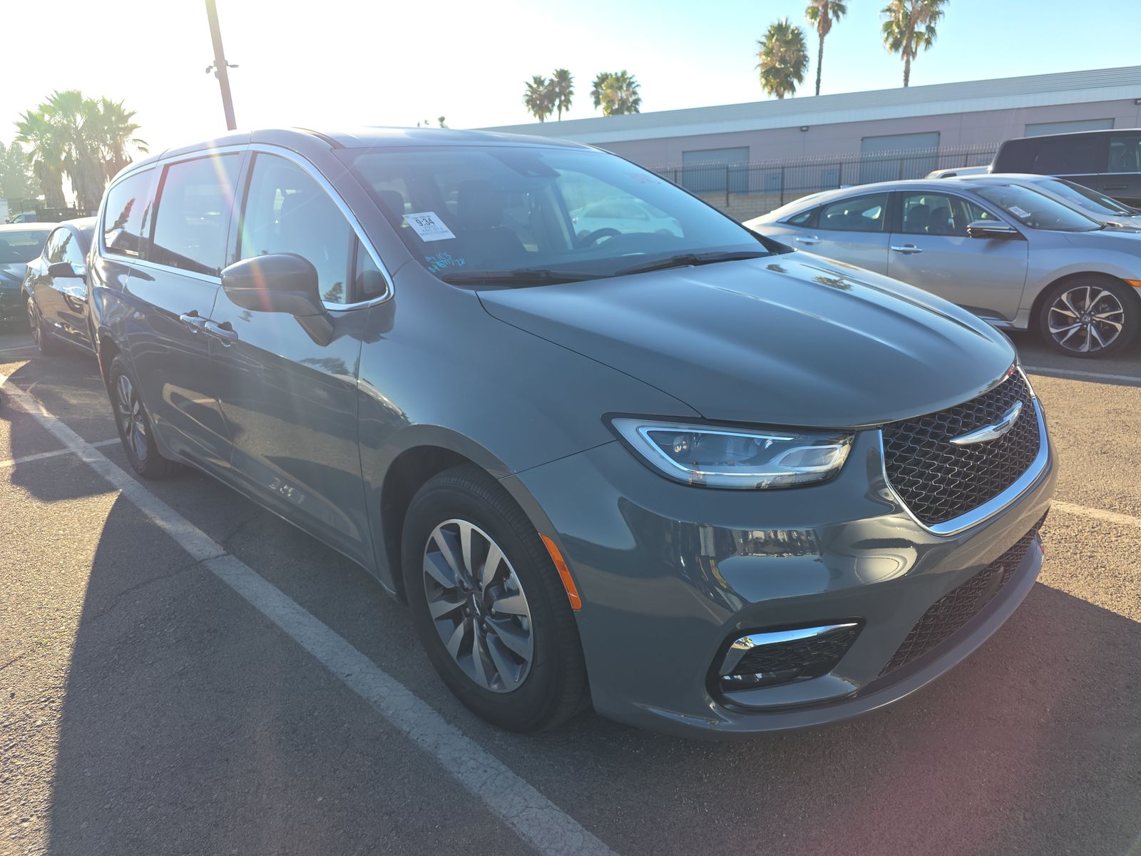 2022 Chrysler Pacifica Hybrid Touring L FWD