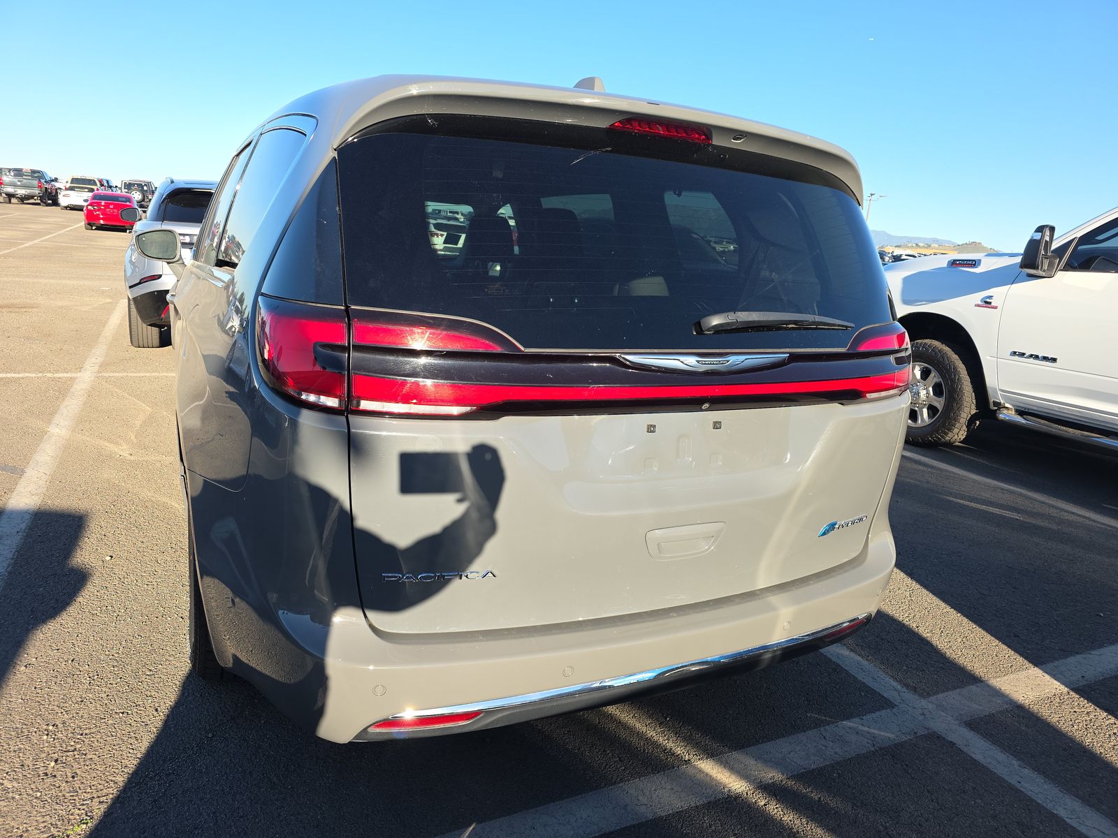 2022 Chrysler Pacifica Hybrid Touring L FWD