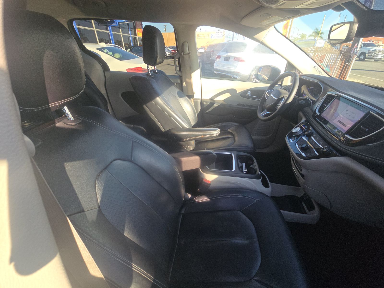 2022 Chrysler Pacifica Hybrid Touring L FWD