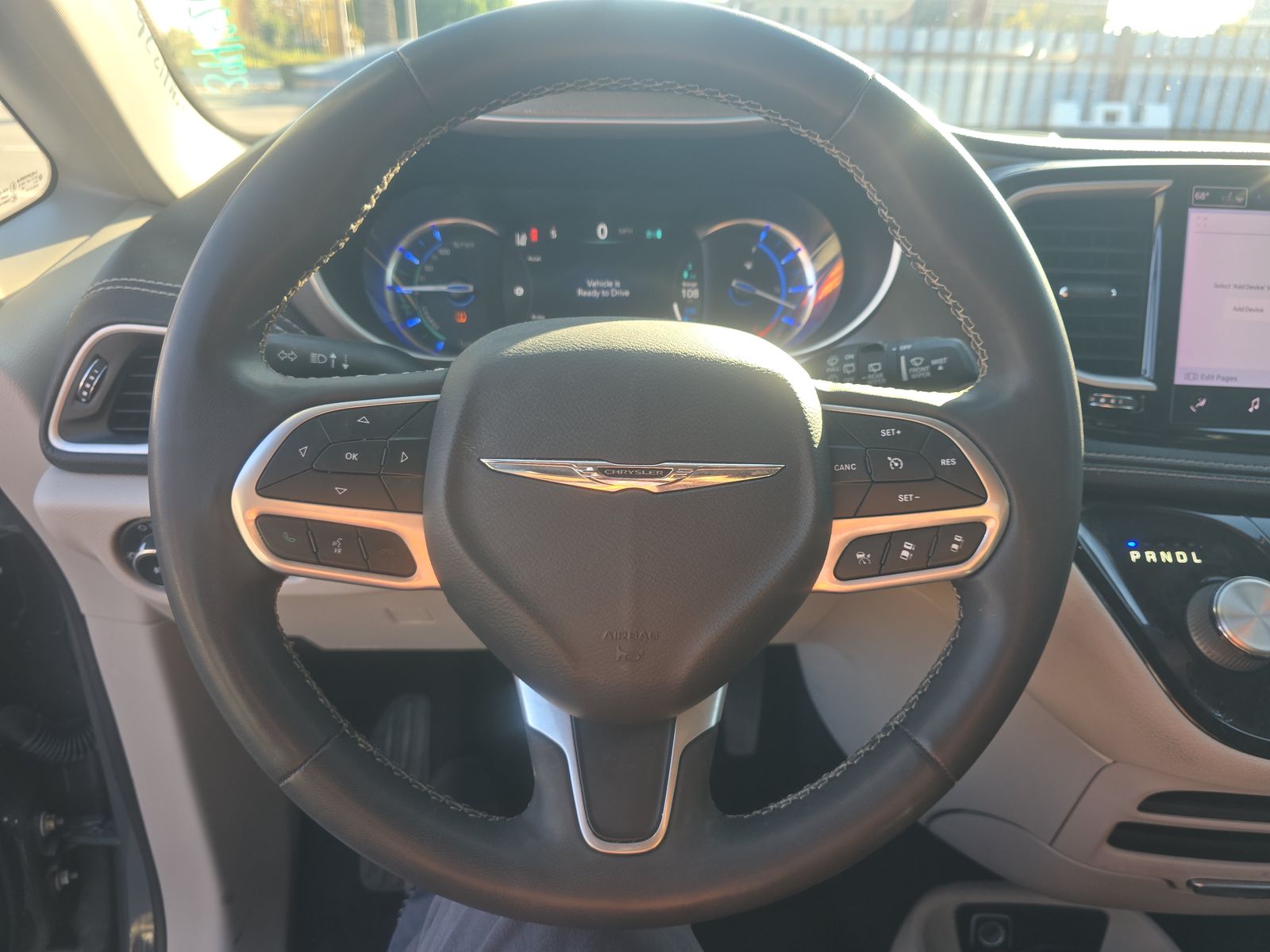 2022 Chrysler Pacifica Hybrid Touring L FWD