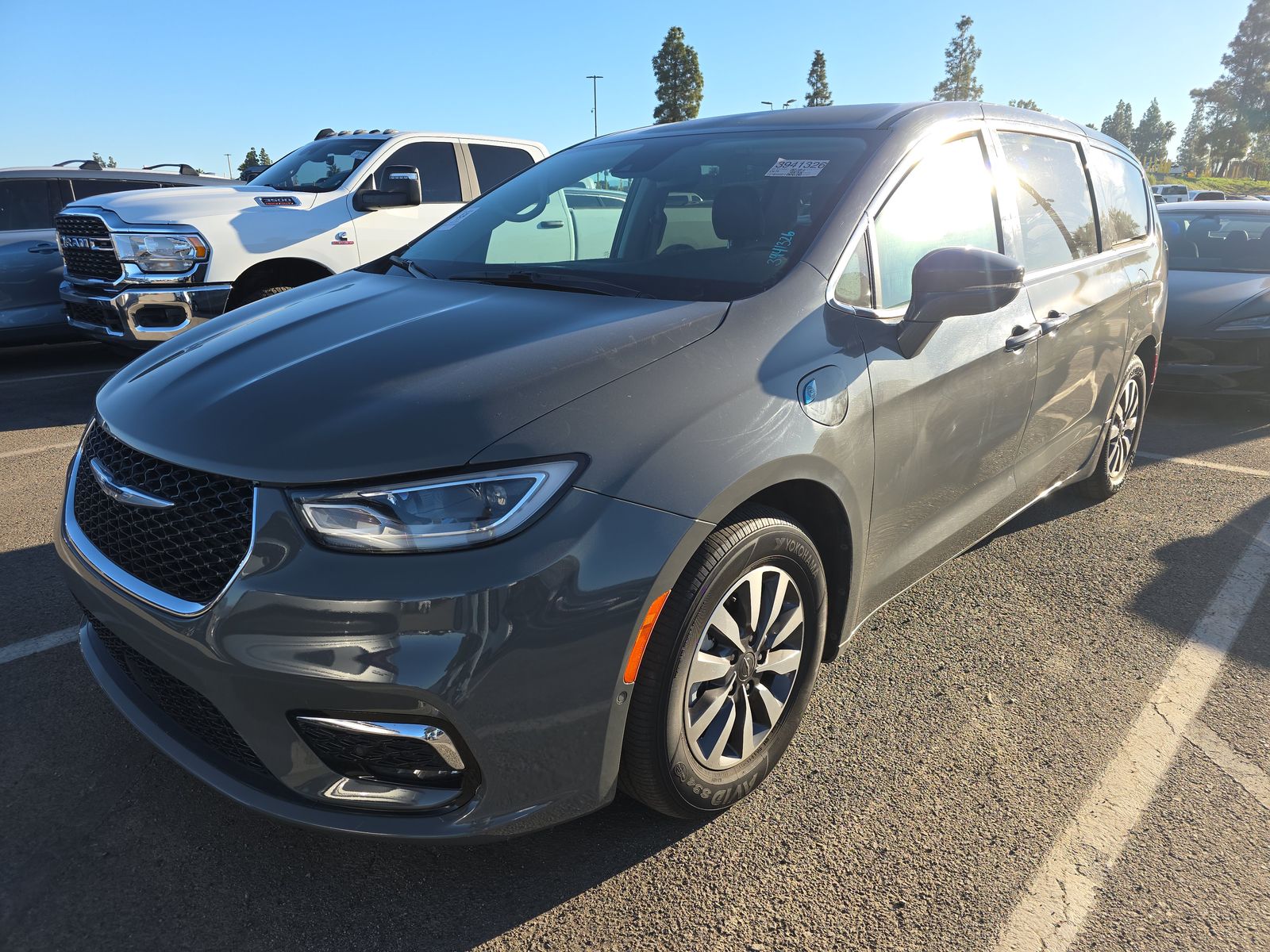 2022 Chrysler Pacifica Hybrid Touring L FWD