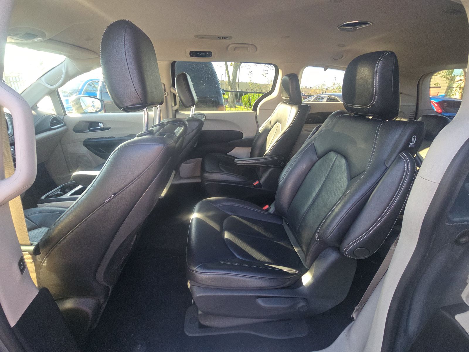 2022 Chrysler Pacifica Hybrid Touring L FWD