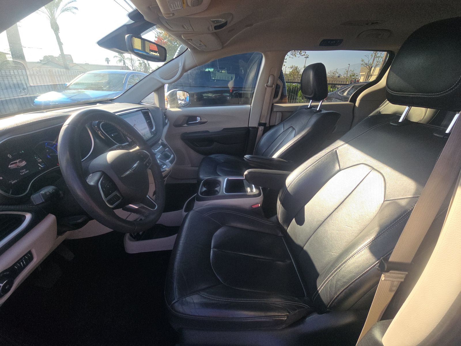 2022 Chrysler Pacifica Hybrid Touring L FWD