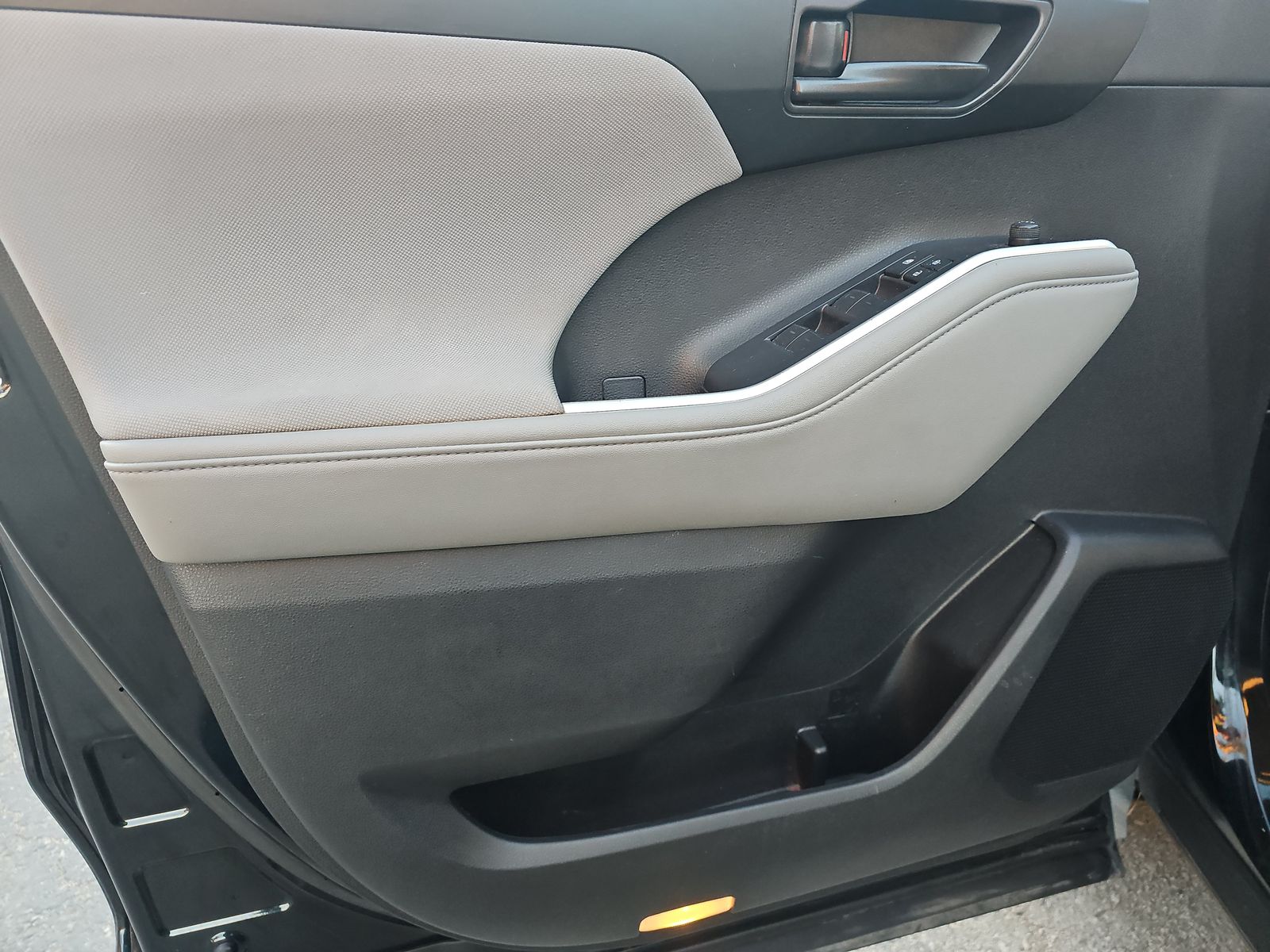 2023 Toyota Highlander LE FWD