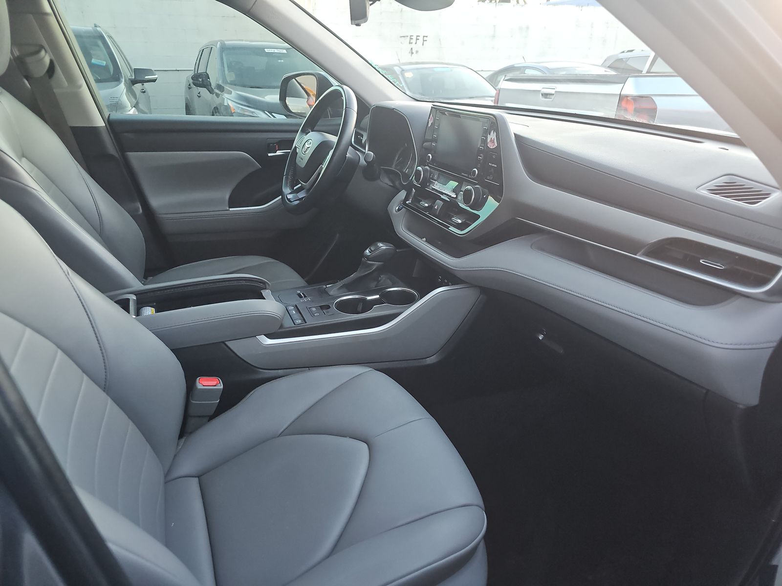 2022 Toyota Highlander XLE FWD